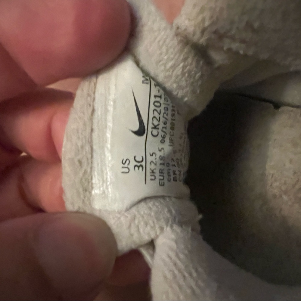 Nikes - Picture 3 of 4